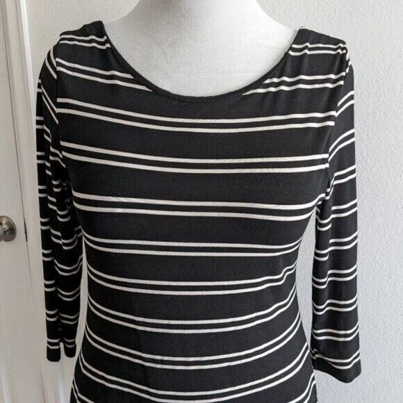 Flattering Black and White striped, V back dress from Lumiere Large - Picture 2 of 7